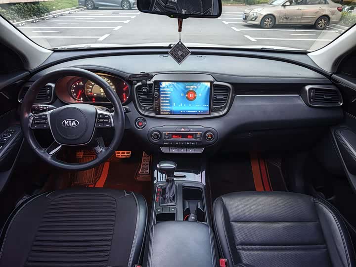 Kia Sorento — фото 5