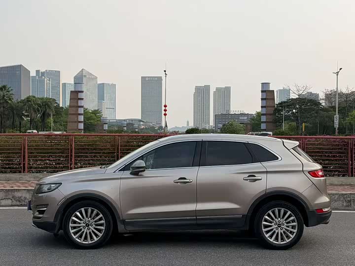 Lincoln MKC 2019 2.0 T 2 WD V — фото 3
