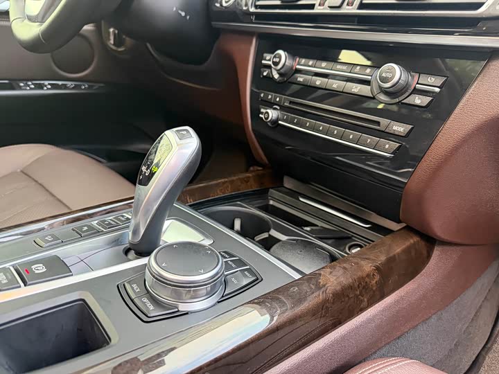 BMW X5 2017 x Drive 28i — фото 15