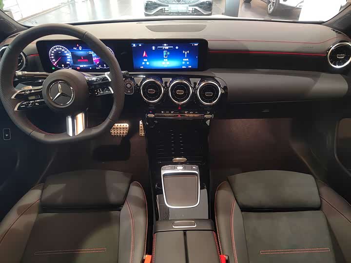 Mercedes-Benz CLA 2024 CLA 200 — фото 5