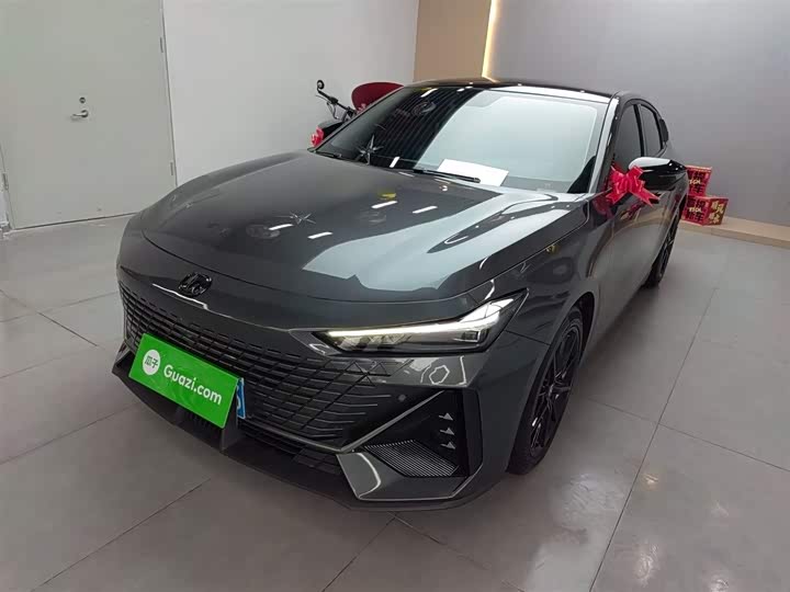 Changan UNI-V 2022 1.5 T Premium — фото 2