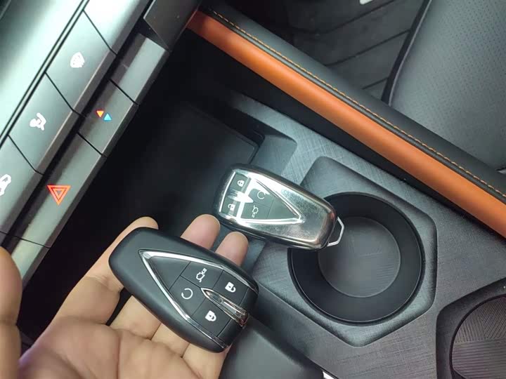 Changan UNI-V 2022 1.5 T Premium — фото 17