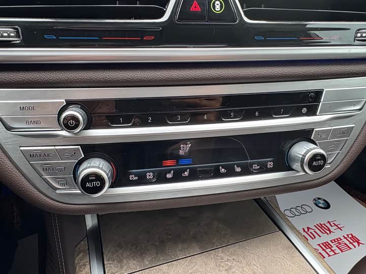 BMW 7-Series 2019 740 Li Leading — фото 18