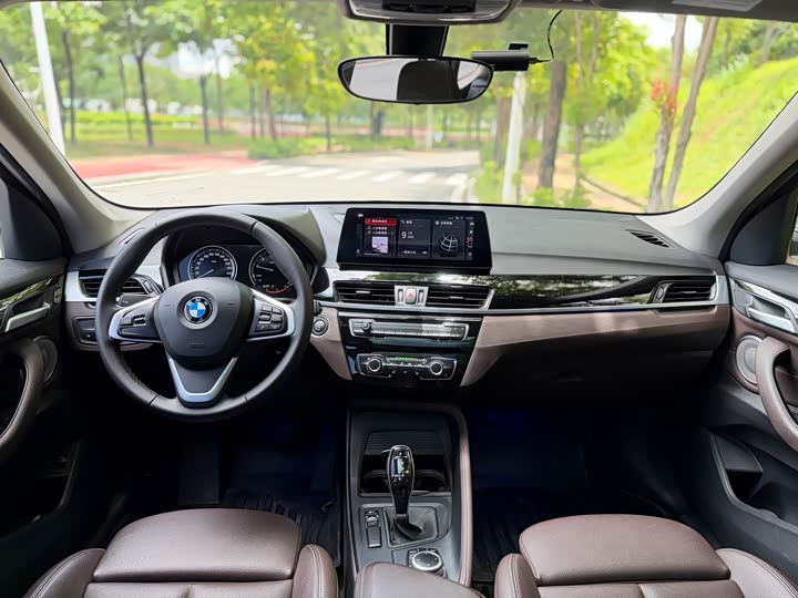 BMW X1 sDrive20Li стиль — фото 10