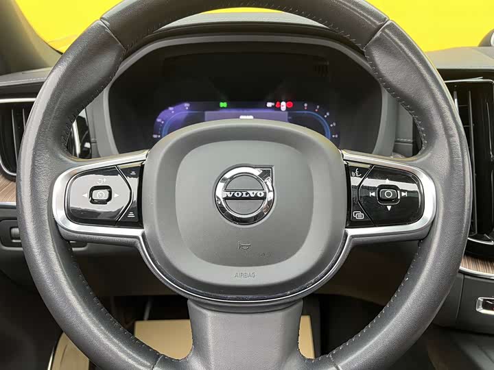 Volvo XC60 2022 B 5 4 WD — фото 10