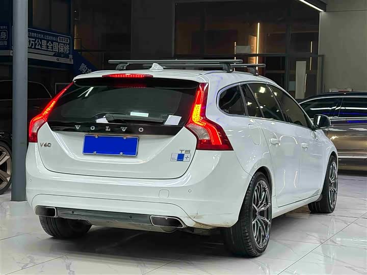 Volvo V60 2015 T 5 — фото 6