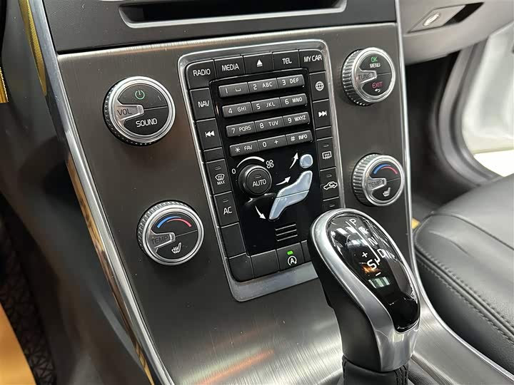 Volvo V60 2015 T 5 — фото 12