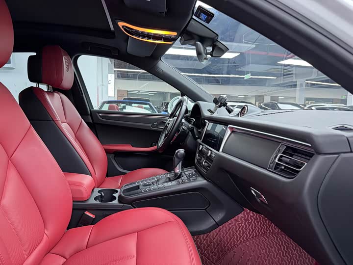 Porsche Macan 2018 Macan 2.0 T — фото 17
