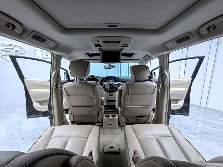 Nissan Quest — фото 11