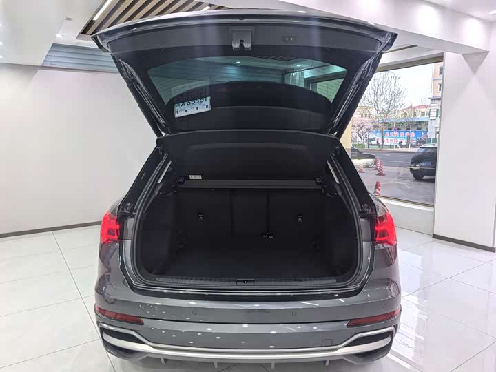 Audi Q3 2023 35 TFSI (1.4 T) — фото 21