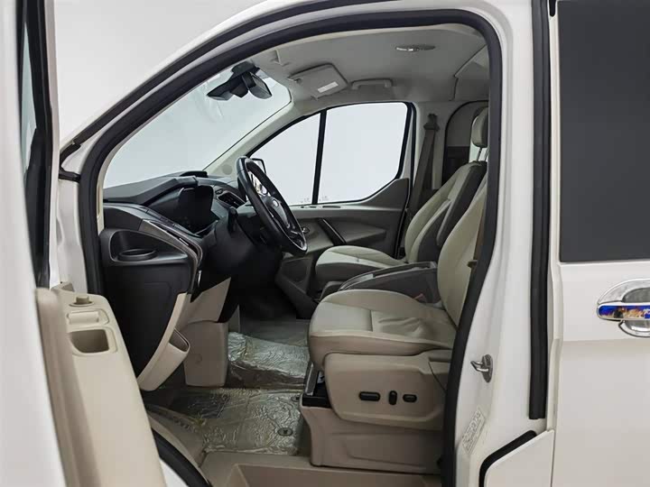 Ford Tourneo — фото 10