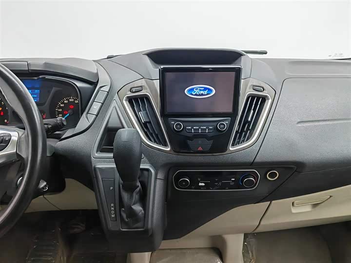 Ford Tourneo — фото 12