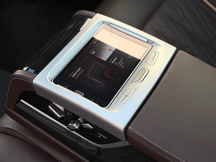 BMW 7 Series — фото 12
