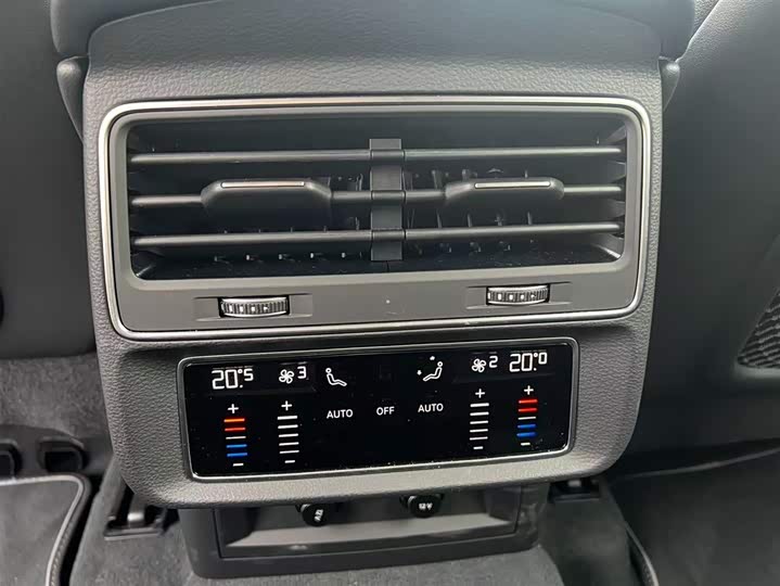 Audi Q7 2025 55 TFSI quattro S line Sport — фото 13
