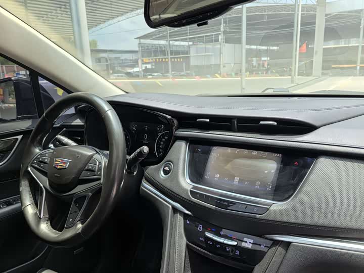 Cadillac XT5 2018 25 T Luxury — фото 24