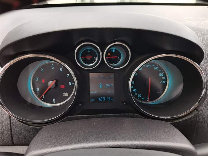 Changan CS35 2015 1.6 L MTLuxury V — фото 12