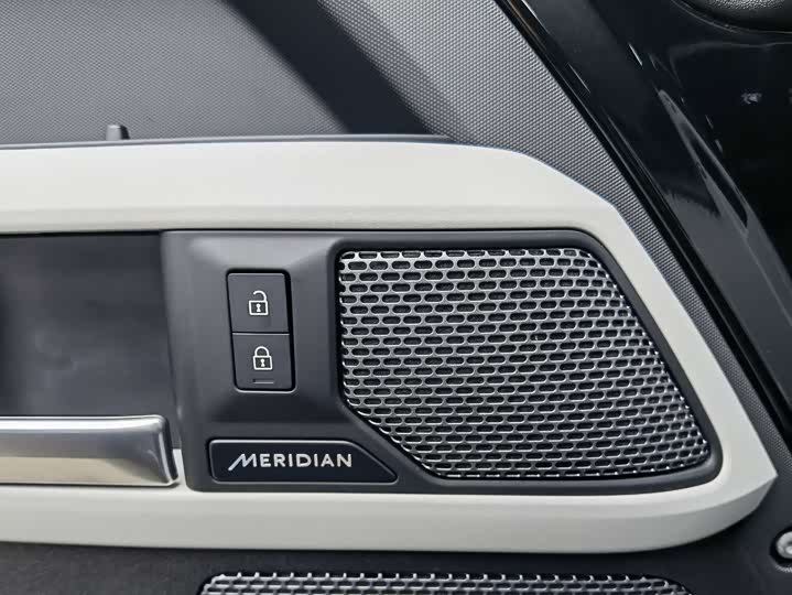 Land Rover Defender — фото 15