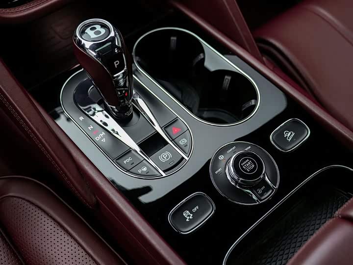 Bentley Bentayga — фото 18
