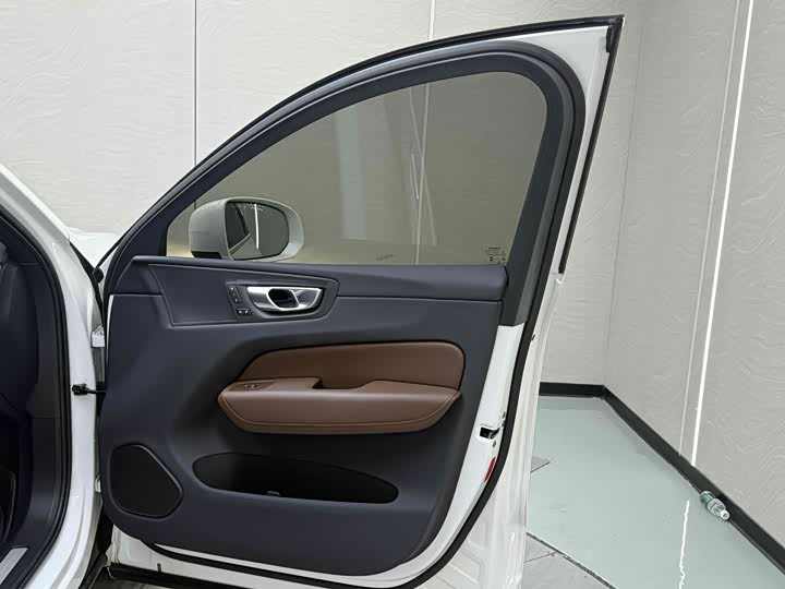 Volvo XC60 Hybrid 2024 T 8 PHEV 4 WD — фото 23