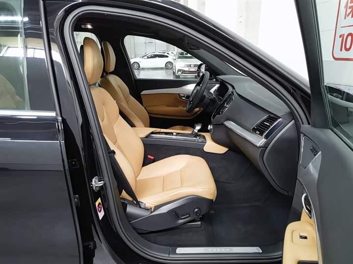 Volvo XC90 2018 T 6 5 — фото 23