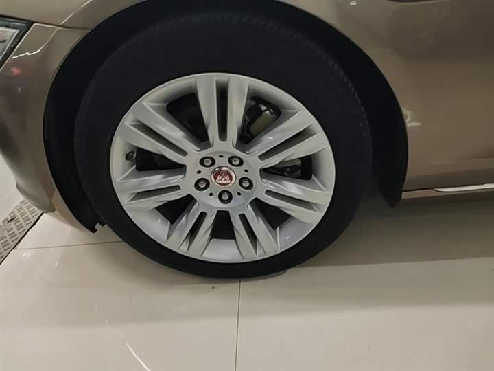 Jaguar XFL 2018 XFL 2.0 T 250 PS — фото 23