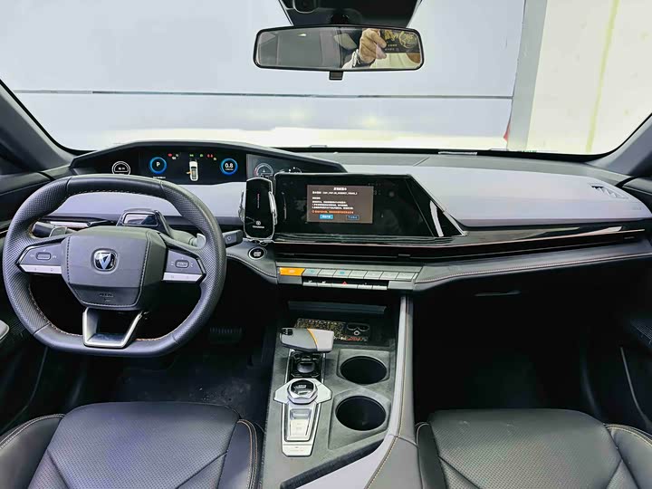 Changan UNI-V 2022 1.5 T Premium — фото 7