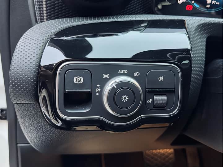 Mercedes-Benz A-Class 2022 A 200 L — фото 12