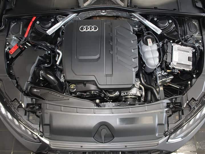 Audi A4L 2024 40 TFSI quattro RS — фото 17