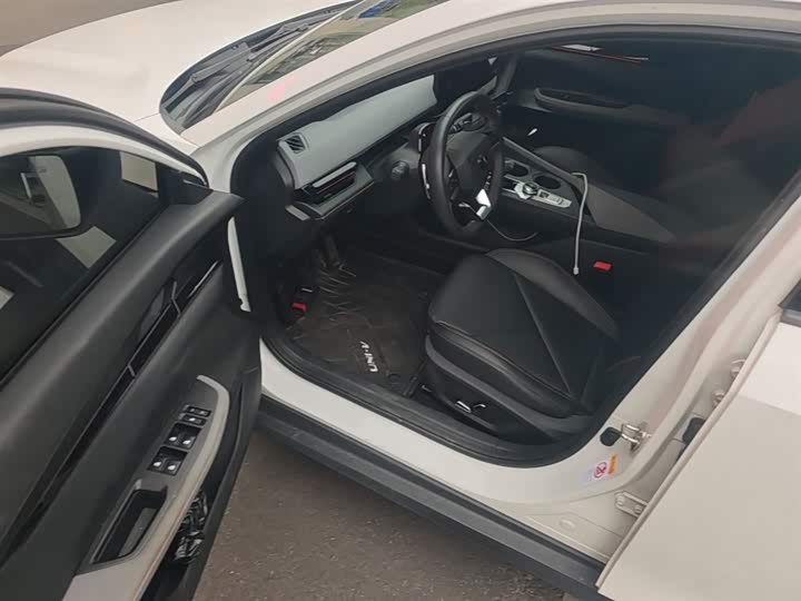 Changan UNI-V 2022 1.5 T Premium — фото 16