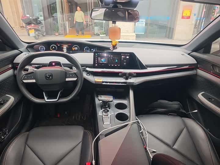 Changan UNI-V 2022 1.5 T Premium — фото 10