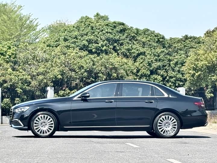 Mercedes-Benz E-Class 2023 E 300 L Luxury — фото 4