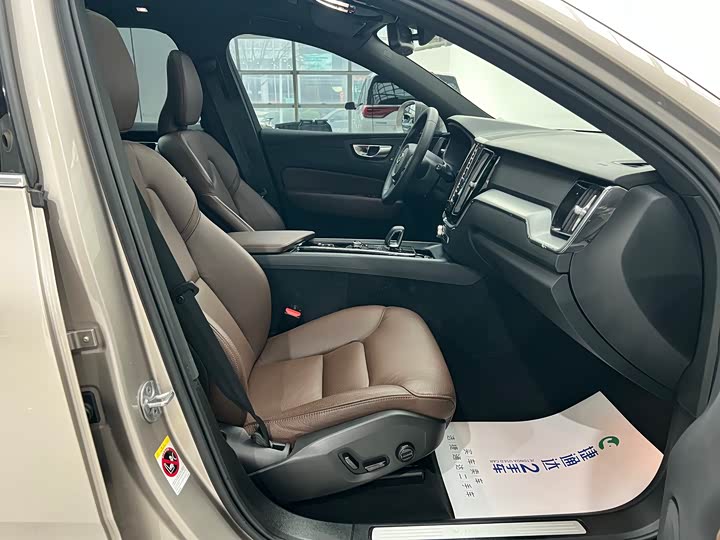 Volvo XC60 2023 B 5 4 WD — фото 13
