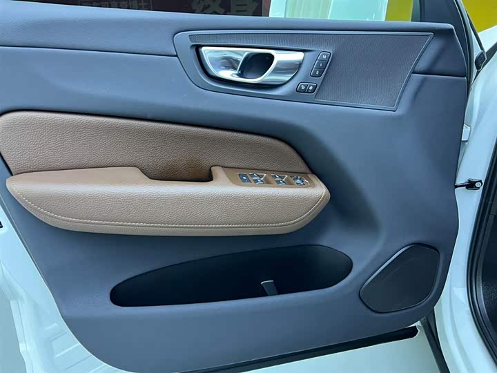 Volvo XC60 2022 B 5 4 WD — фото 15