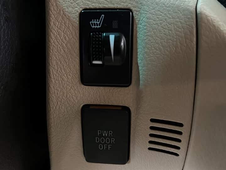 Toyota Alphard — фото 23