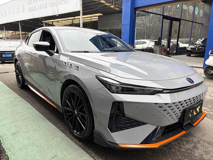 Changan UNI-V 2024 1.5 T Sport — фото 3