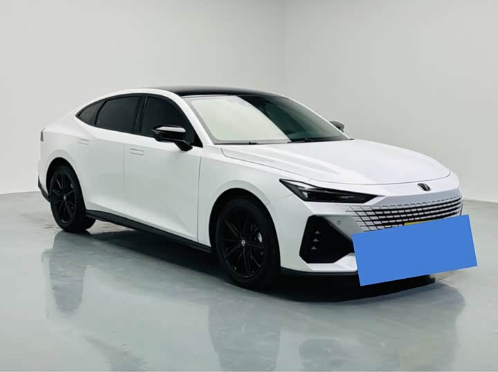 Changan UNI-V 2023 1.5 T Premium — фото 3