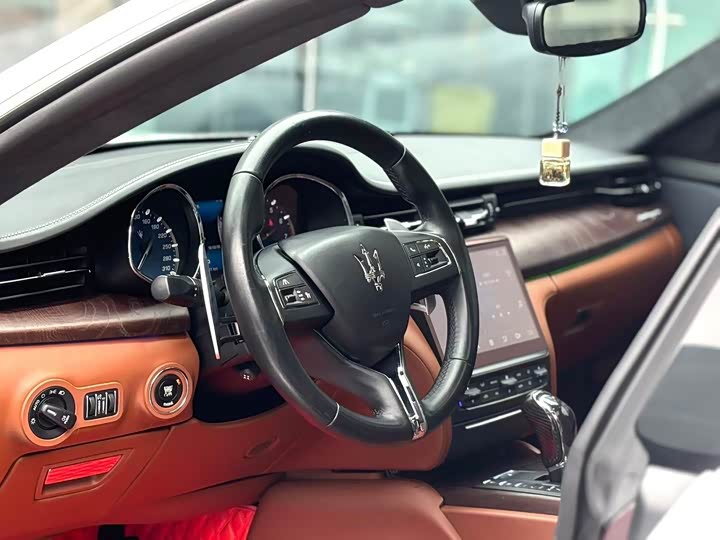 Maserati Quattroporte — фото 6