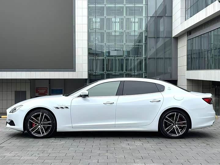 Maserati Quattroporte — фото 7