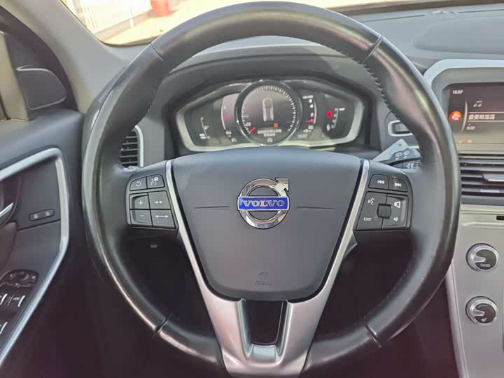 Volvo XC60 2017 T 5 AWD — фото 11
