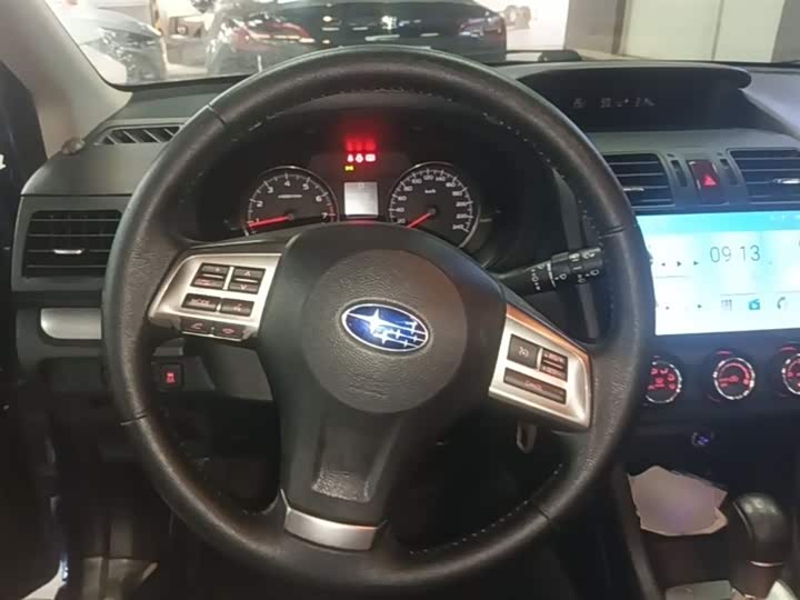 Subaru XV 2014 2.0i — фото 11