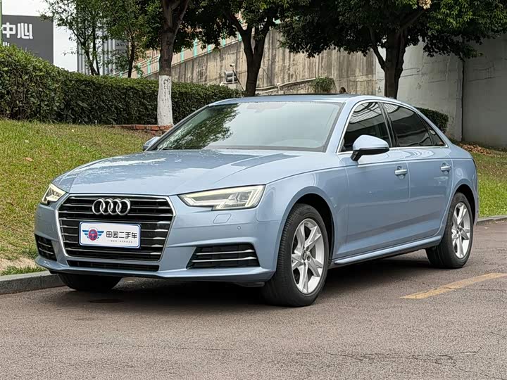 Audi A4L 2018 30 40 TFSI — фото 1