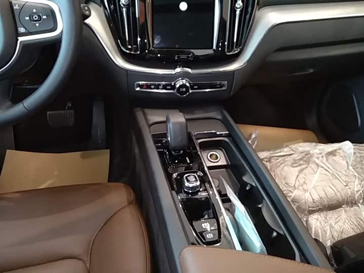 Volvo XC60 2024 B 5 4 WD — фото 14