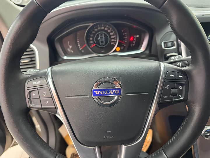 Volvo XC60 2017 T 5 AWD — фото 13