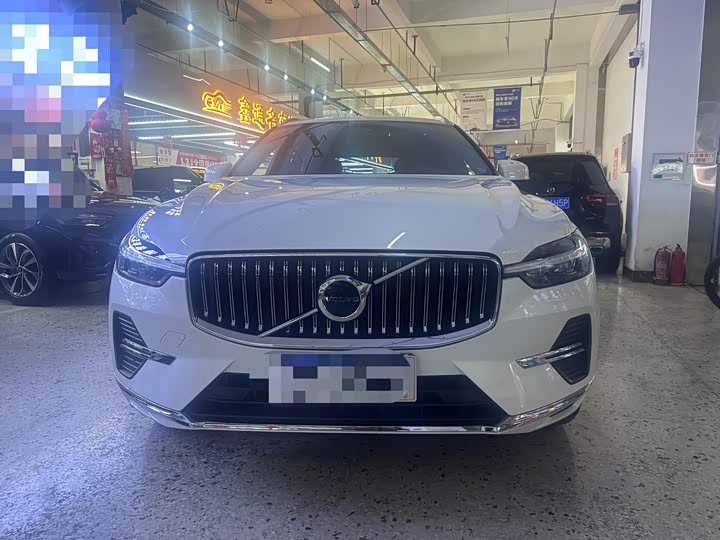 Volvo XC60 2023 B 5 4 WD — фото 2