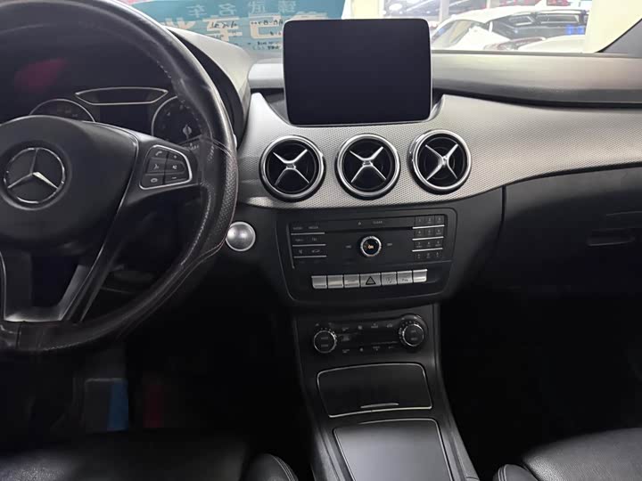 Mercedes-Benz B-Class 2017 B 200 — фото 13