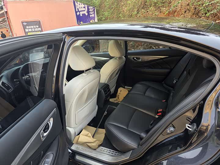 Infiniti Q50L 2015 2.0 T — фото 6