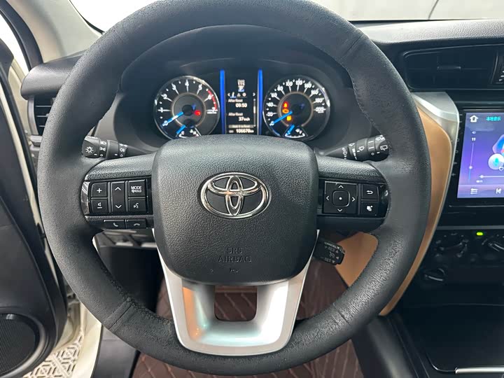 Toyota Fortuner 2017 2.7 L — фото 18