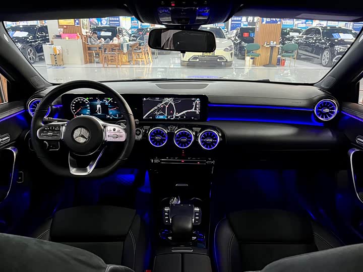 Mercedes-Benz A-Class 2022 A 200 L — фото 11