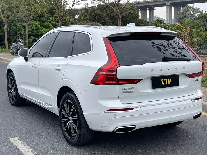 Volvo XC60 2020 T 5 4 WD — фото 4