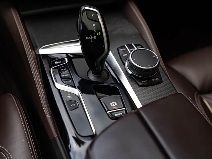 BMW 5 Series — фото 12